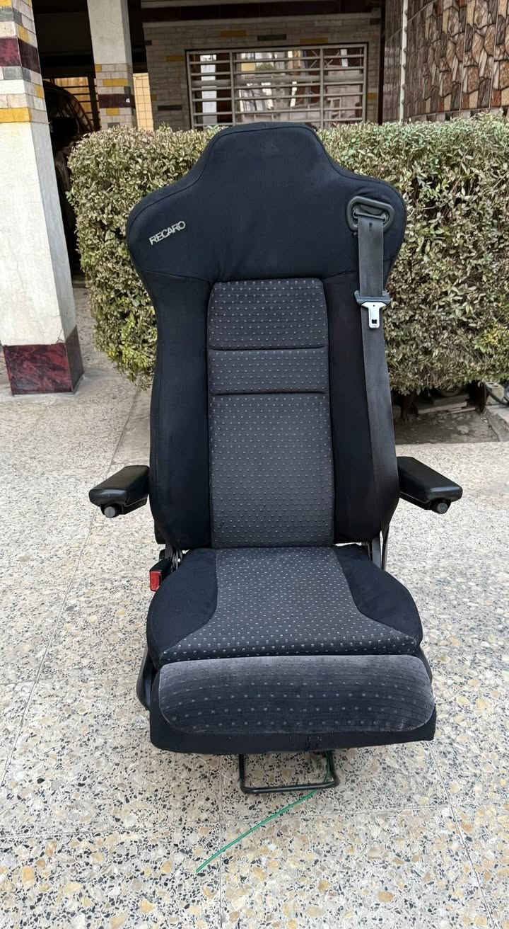 كشن سائق باص ام السيوف
نضيف جدآ 
مكانة بغداد 
***********
