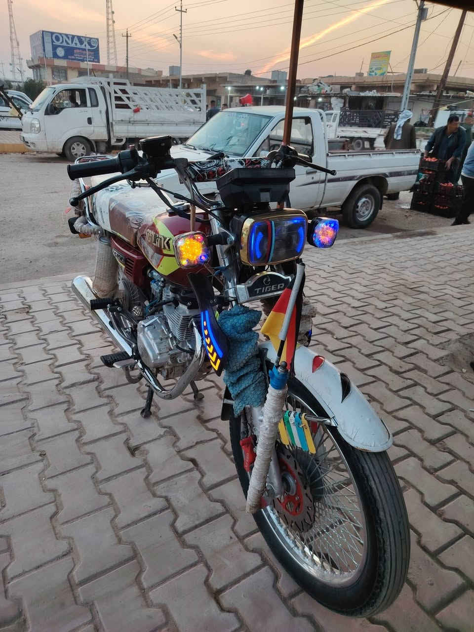 سلام عليكم دراجه تايكر للبيع باب اول 24 دراجه ماتعبانه جانت مضمومه 5شهر مابيهاا اي نقص كهربائات كلهاا شغاله مجمبزه محرك فول صبانه مامدود عليهاا دراجه احلئ من صوره أوراق بيهاا مكاني ديالى ناحية العظيم السعر 675وبي مجال ورجأن مو شراي لا يتعبني ولآ يكسر بحلال غيره سكوك كلشي بي ترا يسمع الكلام محلو شراي يتصل على رقم ***********
