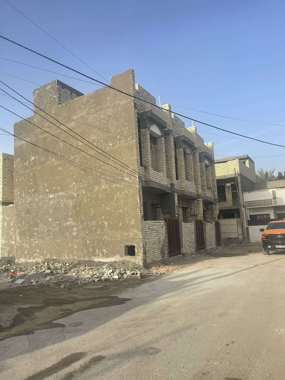 ثلاث عقارات تون قيد الإنشاء عدد (3)

موقع مميز بغداد حي الدوانم 

شارع حجي شهاب مجاور جامع الملك القدوس ؟ 

قريب جدا على الشارع مربع راقي وهادئ 

_ مساحة العقار الواحد 50 متر واجهة 5 

بناء طابوك درجة أولى + تأسيس دفن نظام كامرات بالكامل تأسيس بوسترات بألكامل شغل درجة أولى 

يحتوي الدار الواحد على.. صالة - مطبخ - 2 غرف نوم +  حمام + منور + باقي الخدمات 

_ملاحضة العقار قيد الإنشاء جاري العمل فيه يسلم خلال مدة اقصاها شهر 

_للأستفسار اكثر اتصل 

***********
