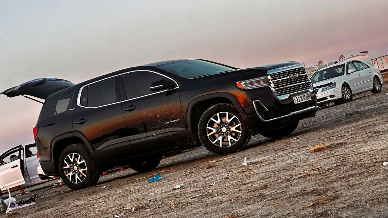 السلام عليكم 
كما موضح بالصوره 
GMC   اكاديا 

7راكب 
4 سلندر 
4ابواب بصمه 
تبريد قطعتين 
والسياره مضلله  بكتاب من المرور
السنويه باسمي 
والسعر 
 
    220
***********
