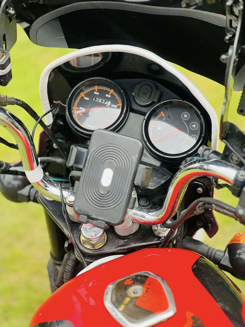 اسلام عليكم بوكسر موديل23 نازله بل25 ماشيه17بعدها بحالة الوكاله مرقم بغداد تحويل ثاني يوم الدراجه نضيفه حيل ومداريه على يدي كهربائيات كلها شغاله دهن امزويل وبيها ملاحضاات بسيطه للاستفسار *********** وتساب عنوان ابو غريب
