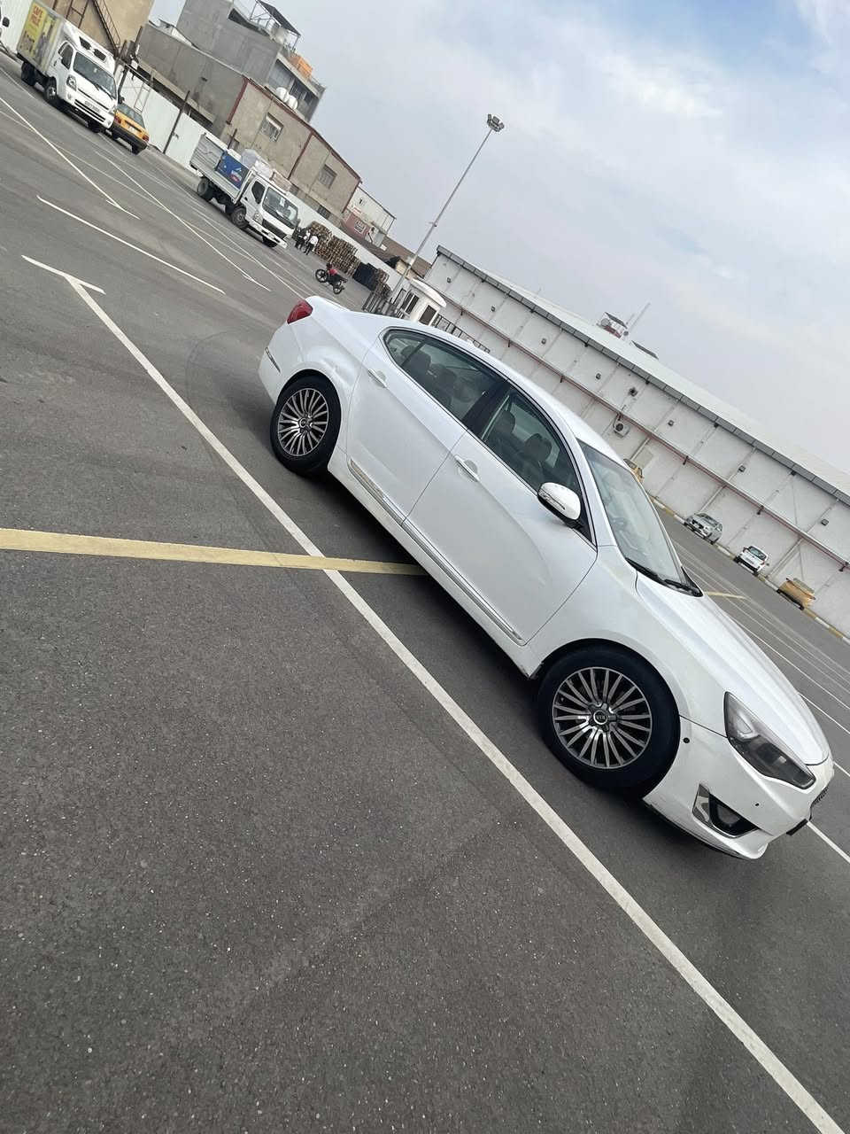 السلام عليكم كيا كادنزا ٢٠١٦ للبيع
السيارة وارد امريكي حادثة جاملغ وبنيد وبلعراق جاملغ امام وباب صبغ 
سيارة فول مواصفات عدى البنرامة  كير مكينة حدادية خير من الله 
رقم بعداد تحويل ثاني يوم
السعر ١١٠ تنزل منه ٦ اوراق غرامات السعر قفل قفل 
مكاني بغداد 
للتستفسار 
***********
