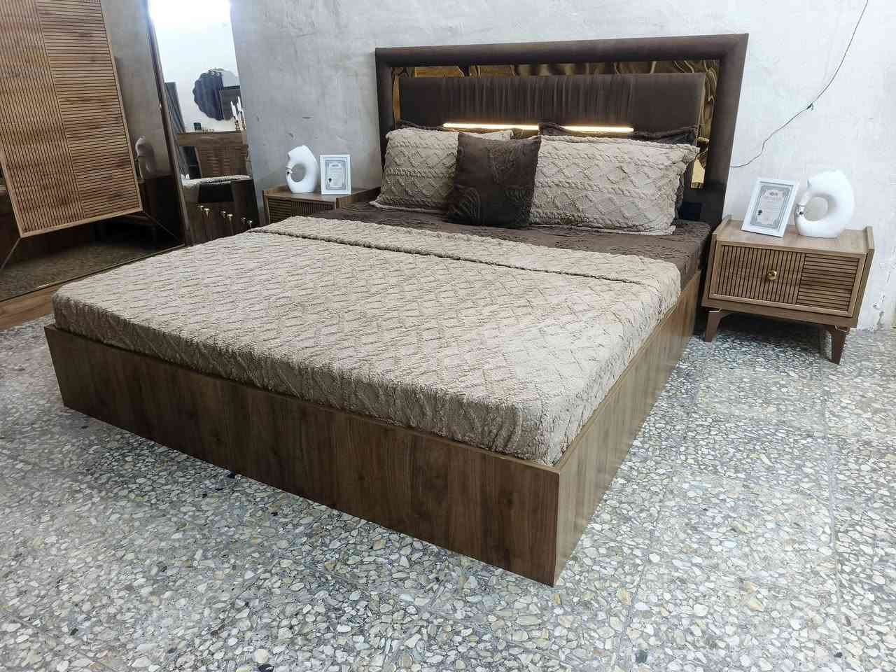 غرفة تركيه المودرن للبيع نضافه 💯٪💯
من العالميه جديدة فقط منصوبه على نصبة الشركة 10 قطع زلغ مابيها شخط مابيها بعدها بالجيس ملأمه للعرسان الزواج  عنواني بغداد السيديه للأستفسار خاص 
***********
