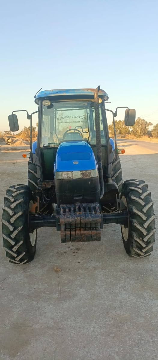 نيوهولند حجم 95 موديل 2012 سنويه رقم اربيل الشراي يتصل على رقم *********** مكان واسط الكوت المزاك السعر 23مليون وبيها مجال
