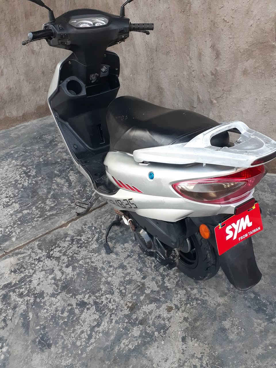 من رخصة الادمن
دراجة سايم ابوعيون للبيع
شغالة صلف وهندر وكهربائيات 
محرك فول نضافه كشر بلادي كما 
موضح السعر 500وبي مجال للاستفسار 
الاتصال ***********
