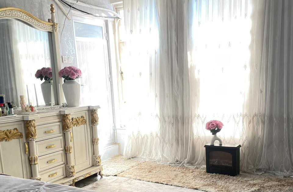 غرفة عراقيه ضخمة مابيها ضرر سعرها ٣ مليون ونص العمدان البتصميمها من مصر هاي صورها سعر البيع مليون ونص قفل مكان بغداد البلديات للاستفسار ***********
