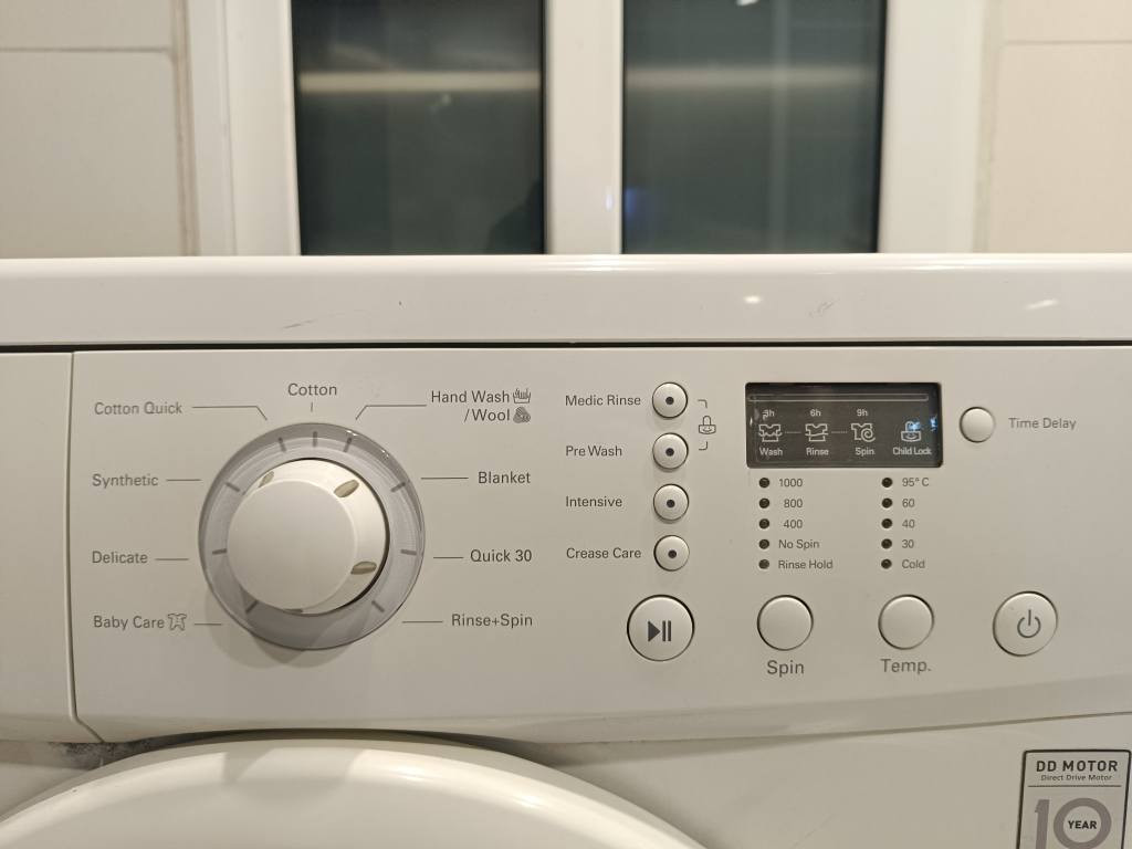 غسالە LG کوری 7 كيلو مستعمل بی عەیب
نرخ150هەزار مامەڵەیەکی کەم أربيل, العراق


**إذا كنت صاحب هذا الإعلان وتريد حذفه لأي سبب، رجاءا أرسل رسالة إلى الدعم الفني**