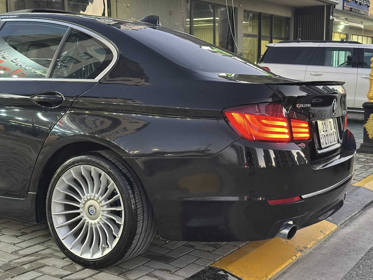 ﷽
‏ BMW 535i (F10) 2011
◽️بيئيم  2011 حجم 535i
🔹لون اسود

◽️محرك سته سلندر توین توربوN55 
🔹کير و محرك و اکسل بشرط
🔹بدون صوت بدون صرف بدون خلل بشرط فحص
🔹ماشیة 149 الف مایل
سيارة حيل حيلوة جديد

🔴 سیارة ٧ قطعة صبخ ابیعها حیزام بدون دواخل بدون ایرباك ( ایرباکات کله بلادي)

◽️مواصفات
🔹( دواخل بیجي - بصمة - فتحة - شاشة كبير  - گير كوبرا - ماوس - كشن جلد  - كشن و ستيرن كهرباء و خزن - بريك بصمة - ئوتؤ هولد  - لايت ليد - لایت داینمیك  )

◽️اربع تاير و ويل تو سایز (ویل البینا) جديد سيارة بدون مصرف
🔹سيارة شرط  گير و محرك و حدادي و كهربائي كله بشرط
🔹 رقم و هزة جدید  بأسمي بشرط  تحویل
🔹 مكان سلیمانیة

◽️سعر 145 ورقة و مجال 

◽️☎️ 0771 792 7676
