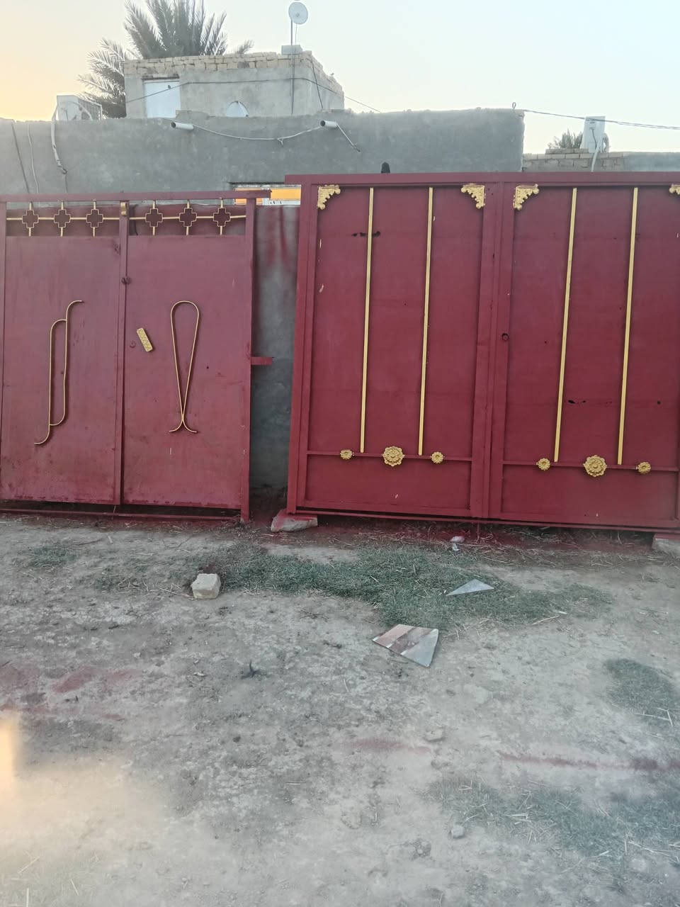 سلام عليكم
بابين ثقيل
واحد رتفاع مترين وربع ب ١٤٠
وثاني طول مترينه اله ربع ب ٩٠
ذي قار شطره ***********
