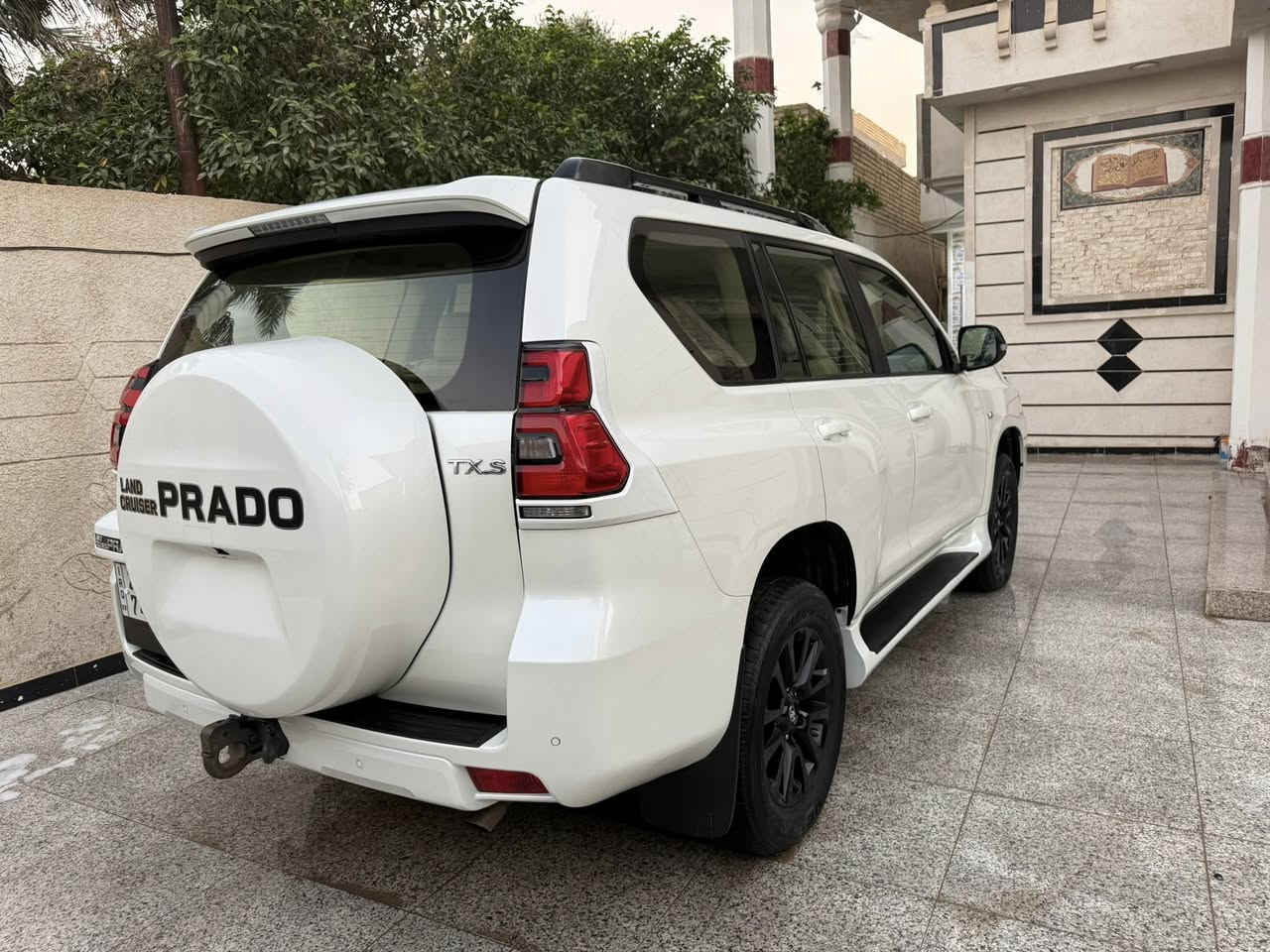 برادو 2023 ماشية 101 الف مكفولة من صبغ مواصفاات txs معروفه محرك 6 سلندر سيارة حلوه كلش 
مكان واسط زبيدية 

سعر 449
للاستفسار ***********
‭0770 377 4843‬
