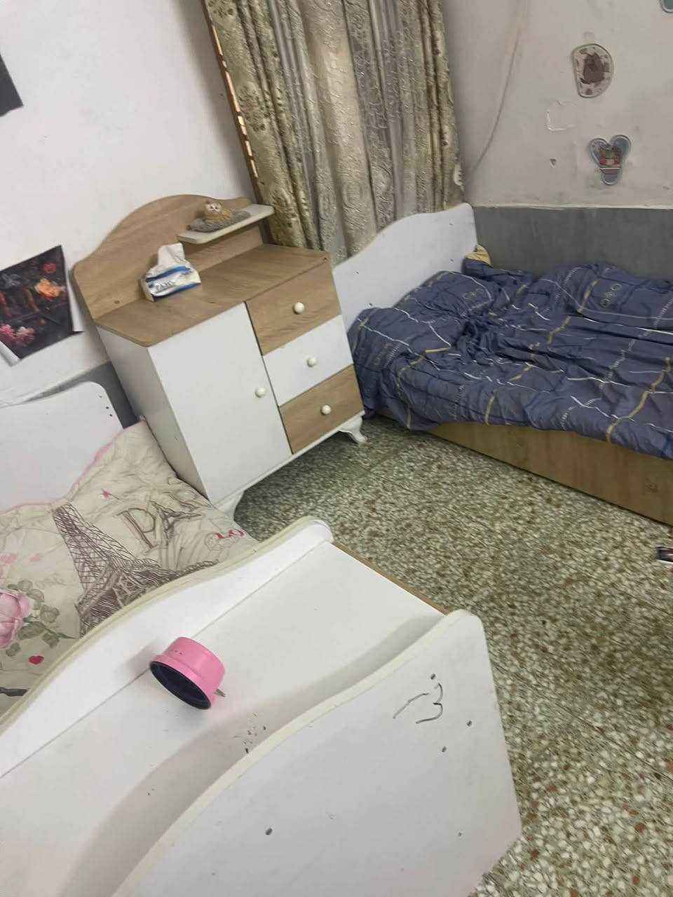 السلام عليكم غرفه أطفال نفرين + ميز تواليت تركي اصلي وميز جانبي بدون كنتور سعره ١٧٥ سياره تشتغل عالشحن سعرها ١٥٠ جديده مالعبو بيها الجهال وماعندي مكان أضمها ماخذتها ب٤٠٠ 
الهزاز ثنينهم ٥٠ زحليكه ٣٠ نطاطه ٣٠    *********** مكاني بغداد الجديده
