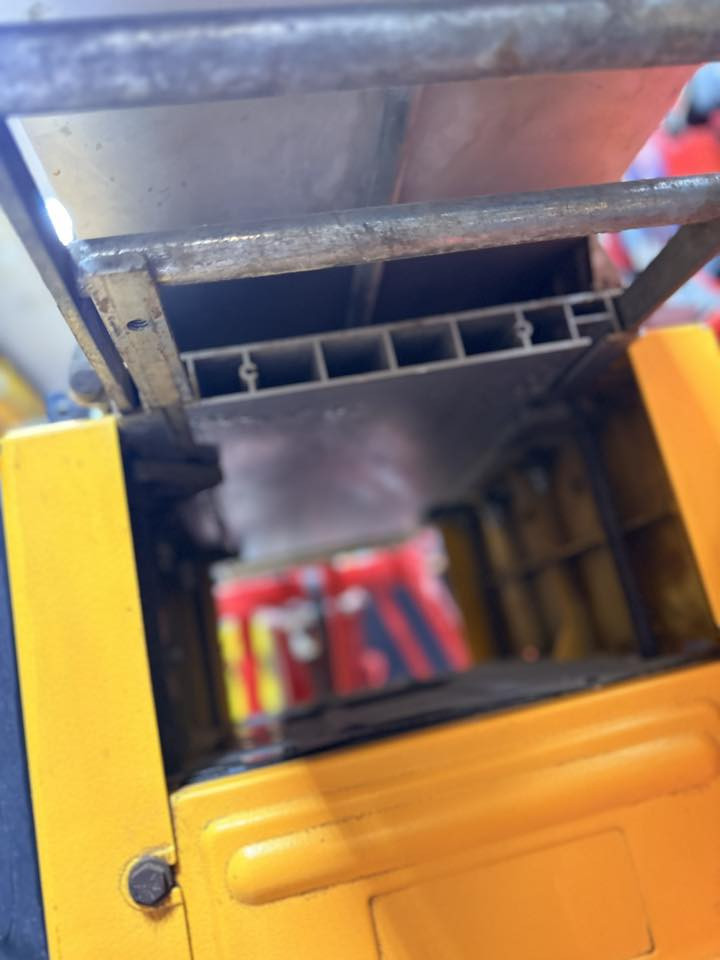 للبيع
رندة ودبل ديولت
كهرباء 220 
مستعمل نظافة 80 
شغاله ما مصلح نهائيا
العنوان كرادة قرب تقاطع الاورزدي 
للاستفسار خاص او واتساب 
***********
