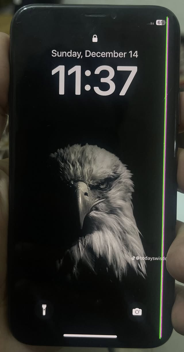 iPhone x
ذاكرة 256 
الجهاز مبدل بي الظهر فقط  
والشاشة بيها خط مثل ما موضح بالصورة 
الجهاز رايده ب 100 الف وبي مجال بسيط

العنوان : بغداد - الطوبجي
للتواصل : ***********
