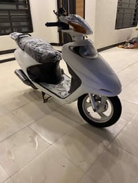 مليزي للبيع سعر ٣٠٠وبيها مجال07740281606