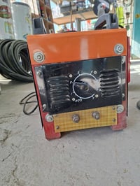 ماكنة لحام الحجم ٣٠٠ تشتغل ثري فيز وسنكل نظيفة جدا السعر ١٧٥ الف للاتص...