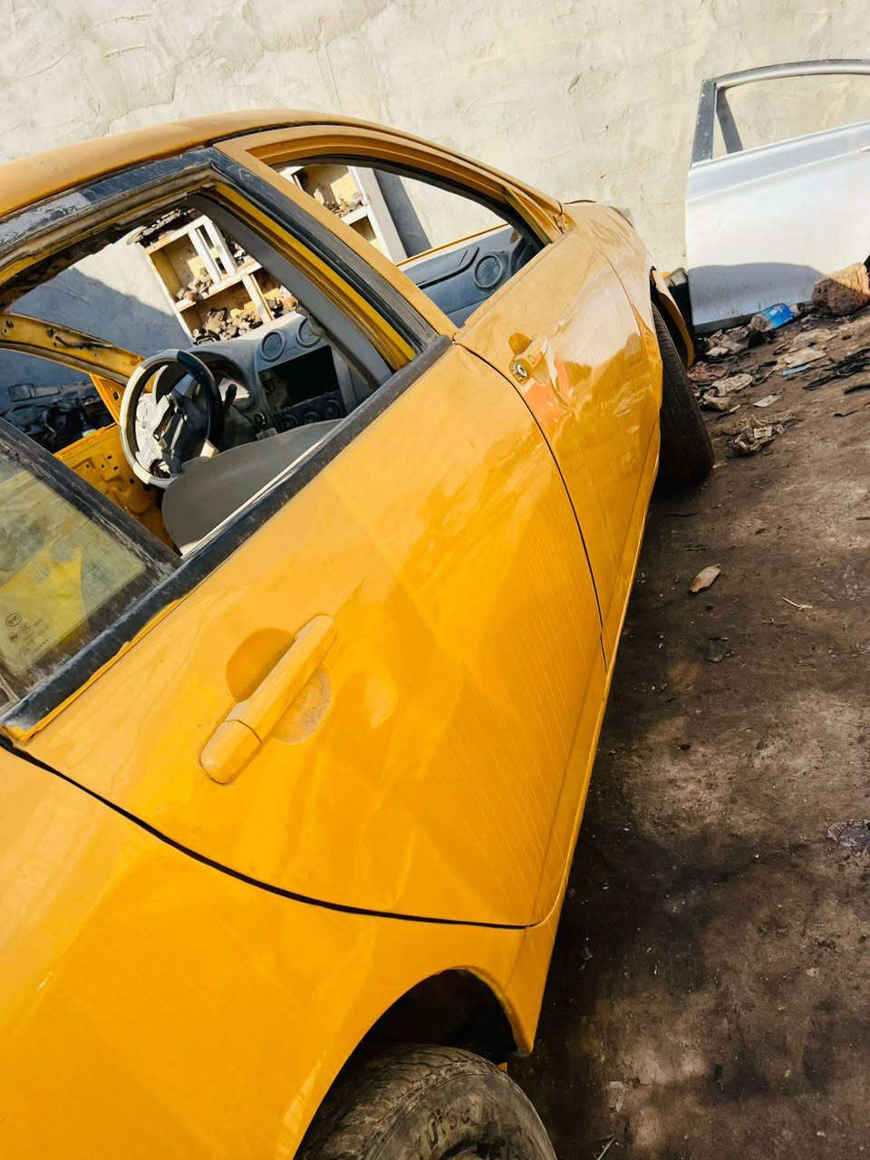 سلام عليكم  بيودي چي ثري البيع  مويل 2015  مضروب معمر جديد بيعك ع وضعه تفصيل ع خاص ورقم  ***********
