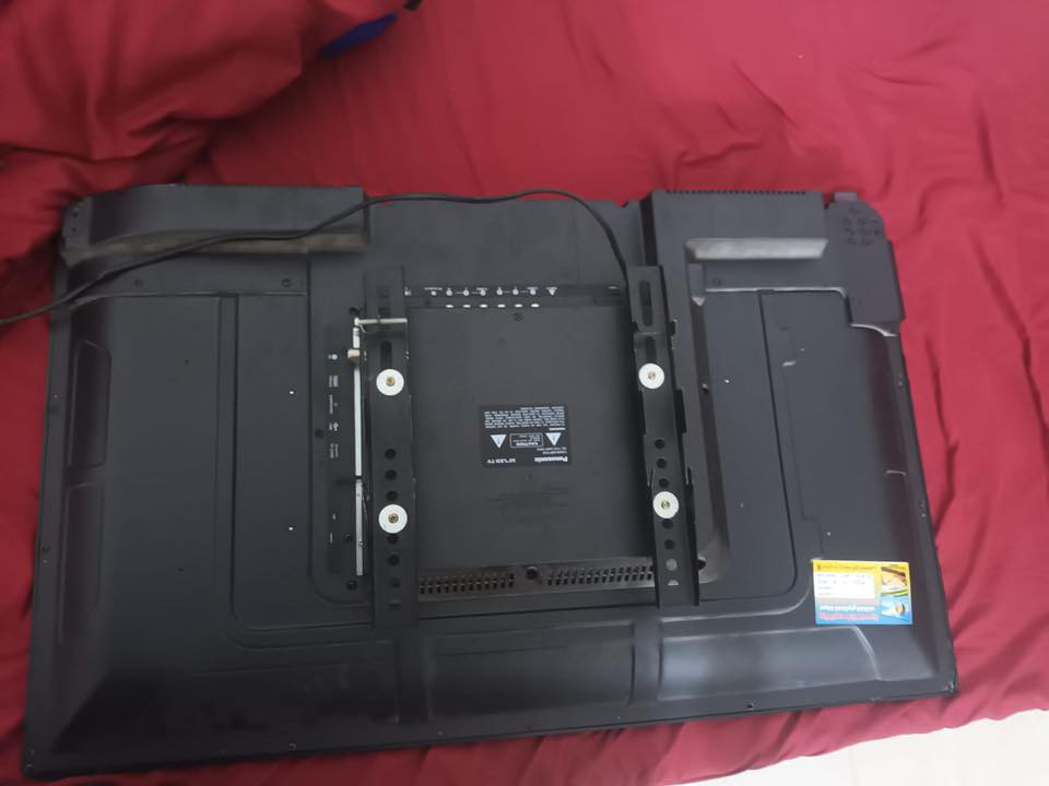 السلام عليكم بلازما للبيع الماركه باناسونيك النضافه 100 الله شاهد ماركه راقيه ترهم كامرات او او شاشة كيمنك او شاشة اتابع بيها  وموجود بيها يوتيوب وغوغل وكم تطبيق بيها ستناد مال تعليك على الحايط السعر ٧٥ وبي مجال لطيبين 
رقم الهاتف ***********
