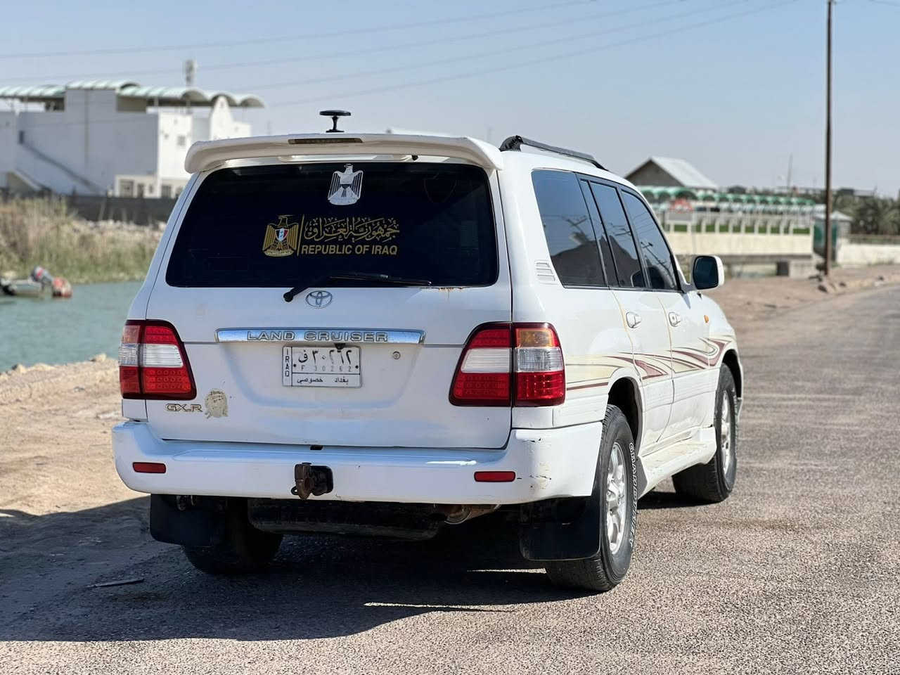 السلام عليكم 
لاندكروز موديل 2007 
فول مواصفات 
رقم بغداد  بأسمي 

ملاحظات السيارة 🔴 مكينه بيها خيط تبخير + تبريد بي ليك 
السعر 125ورقة ومجال بسيط 
مكاني بصره ابو الخصيب 
للاستفسار 
***********
