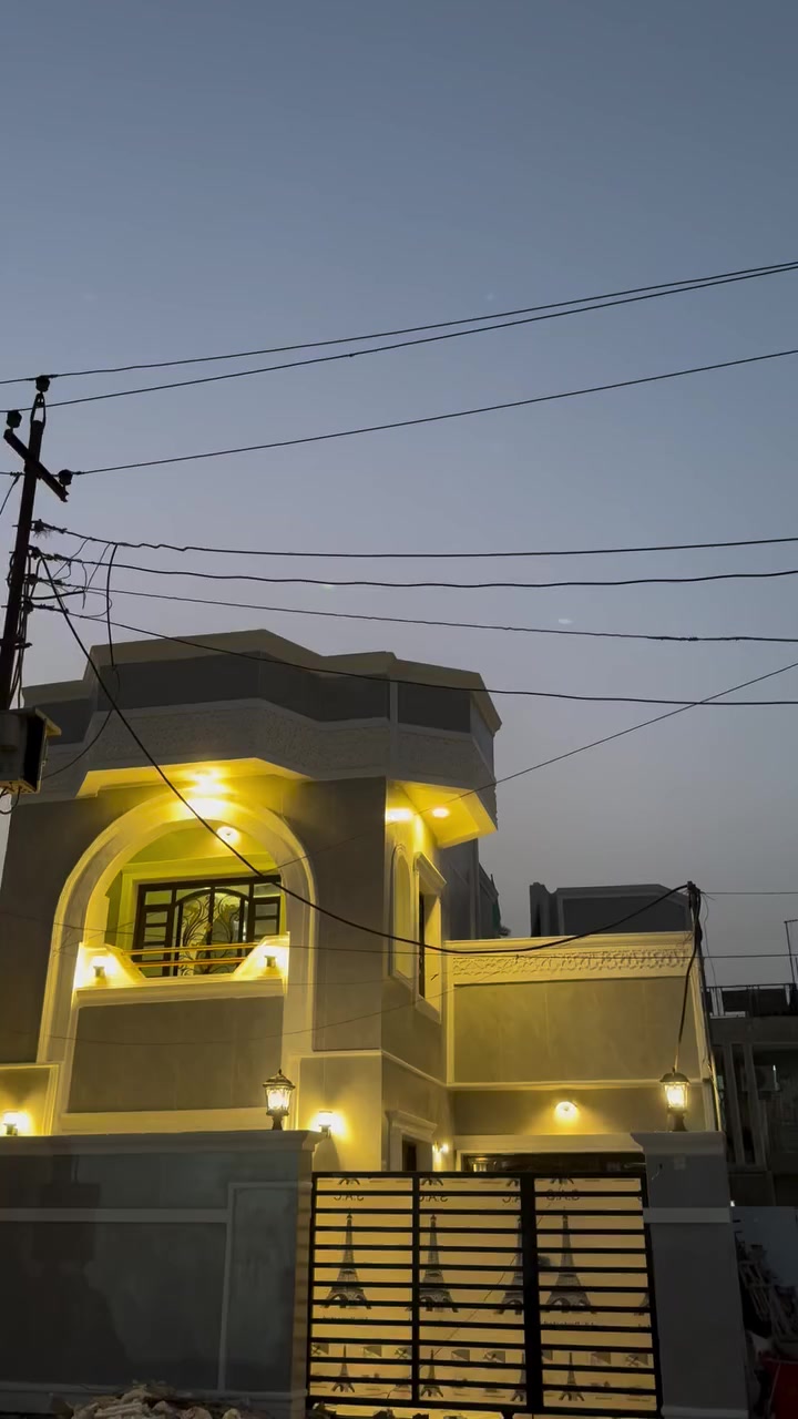 السلام عليكم
بيت لليجار المساحة 150 متر 
يحتوي علا 5 غرف نوم 
مطبخ معزول حار بارد 
صحياه عدد 2 كل طابق واحد 
صاله معزوله 
يحتوي علا مدخلين 
اجار ميلون و500 
للاتصال ***********
