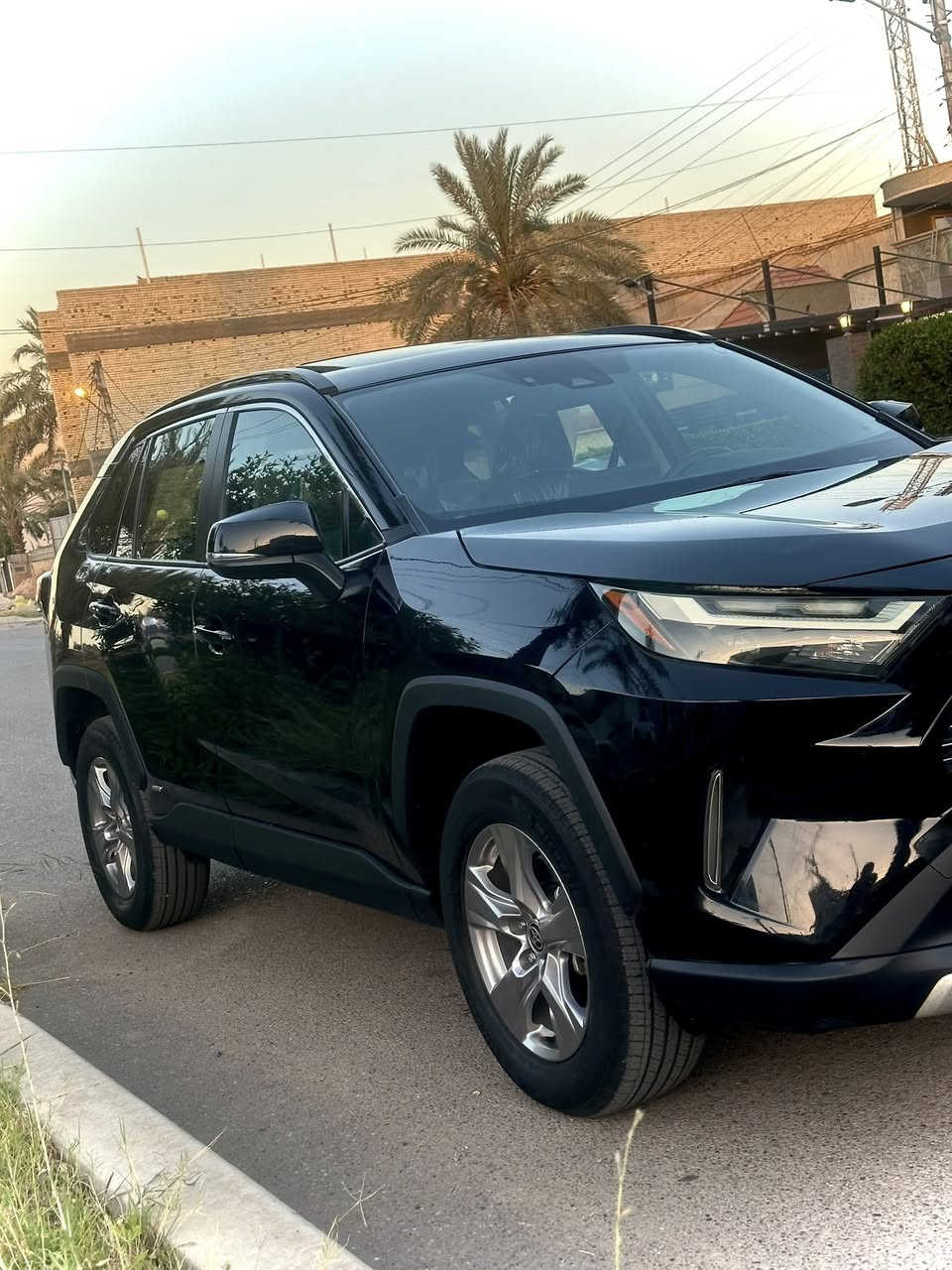 سلام للغالين
تيوتا راف فور XLE
موديل 2023
رقم بغداد بسمي 
فول مواصفات 
بصمة تشغيل وبصمة ابواب وترحيب 
فتحة سقف 
رادار جانبي وحساسات امامي خلفي 
انظمة قياده خروج ع المسار 
كرسي كهرباء كرسي تدفئه تبريد 
صندوك كهرباء برده خلفيه 
بعد هواي بيها مواصفات 
حادث السياره كلش حلو تبديل باب السايق فقط بدون ايرباك 
السياره جديده كلش 
مكان السياره بغداد 
السعر 190 $ 
الهاتف ***********
