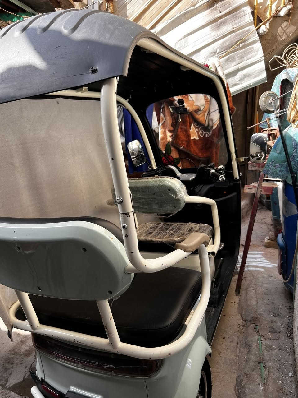 دراجة ووتكتك كهربائيات للبيع نضيفات حيل الدراجة ب٧٠٠ وثانية ب٨٥٠ قفل ***********
