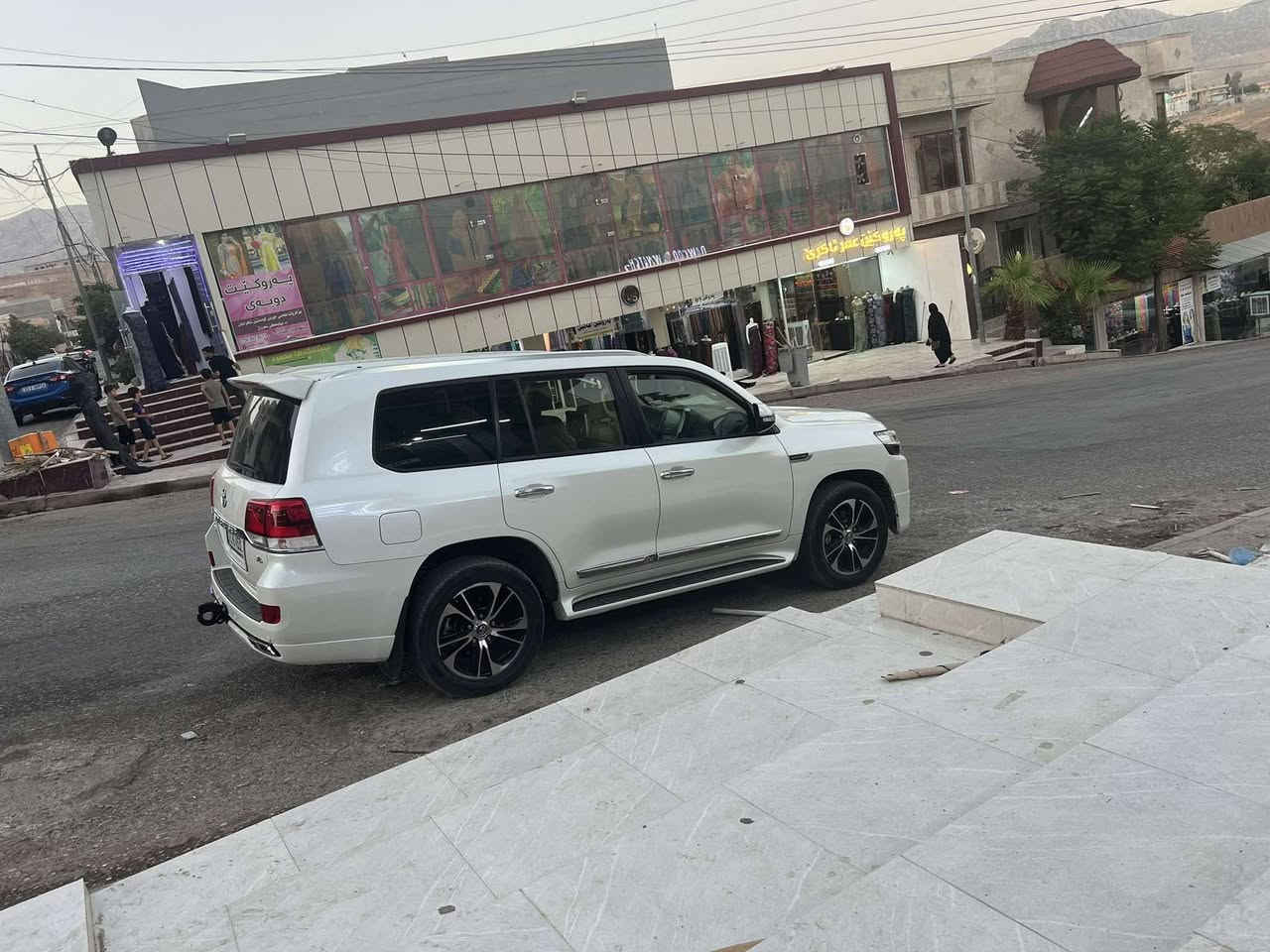 تویتا لادکروزر 2017
فول فول مواسەفات 
140 هەزار حەقیقی ڕۆشتوە 
سەیارەکە شەریکە جیهان وایت ایدشنە 
سەیارەکە یەک دەیتە هی مەعرەز نیە
بە ناوێ خۆمانە 
5 پەنچە pdr ی هەیە 
سەنەوی نوێیە 
8 ایرباک 
سەیارەکە شەغالە 
شوێن ئاکرێ 
سعری 485 گەڵا کەمێک مەجال


**إذا كنت صاحب هذا الإعلان وتريد حذفه لأي سبب، رجاءا أرسل رسالة إلى الدعم الفني**