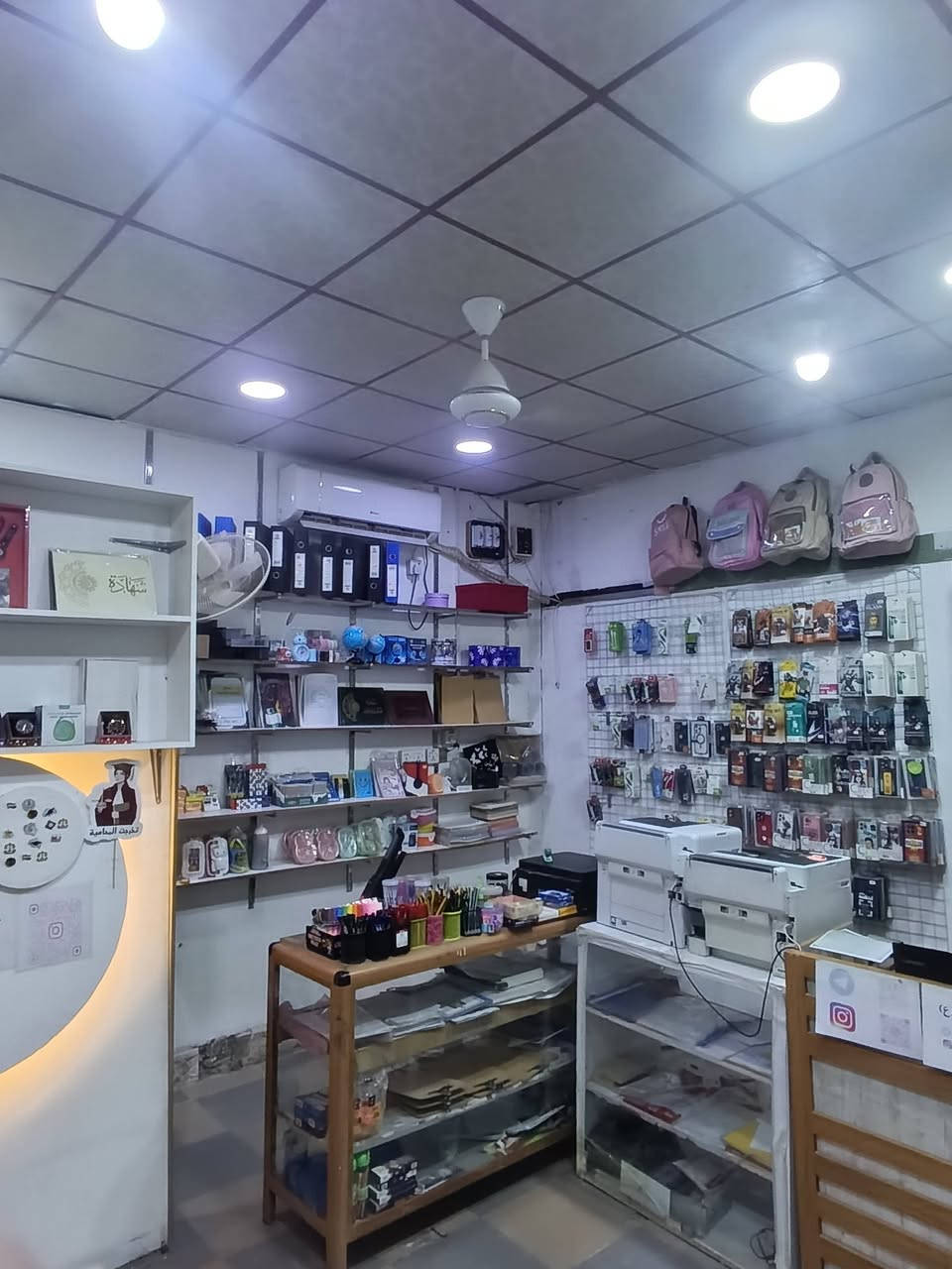 مكتبة دراسية متكاملة #للبيع 
حيث تحتوي 
المكتبة على مسواك متكامل 
ايضاً تحتوي على سبلت طن ونص 
بالإضافة إلى منظومة كامرات كاملة 
ايضاً تحتوي على ثلاث طابعات كبيرة الحجم 
موقع المكتبة ممتاز جداً 
وايضاً بي رزق خير من الله 
مكانها شارع المرور ومقابيل مركز الجهوري
بالإضافة إلى المعاميل الي تمتلكها المكتبة
للتنوية (البيع لعدم التفرغ لها)
وكلشي موضح بالصورة أمامك 
السعر مناسب جداً
للتواصل واتساب ***********
