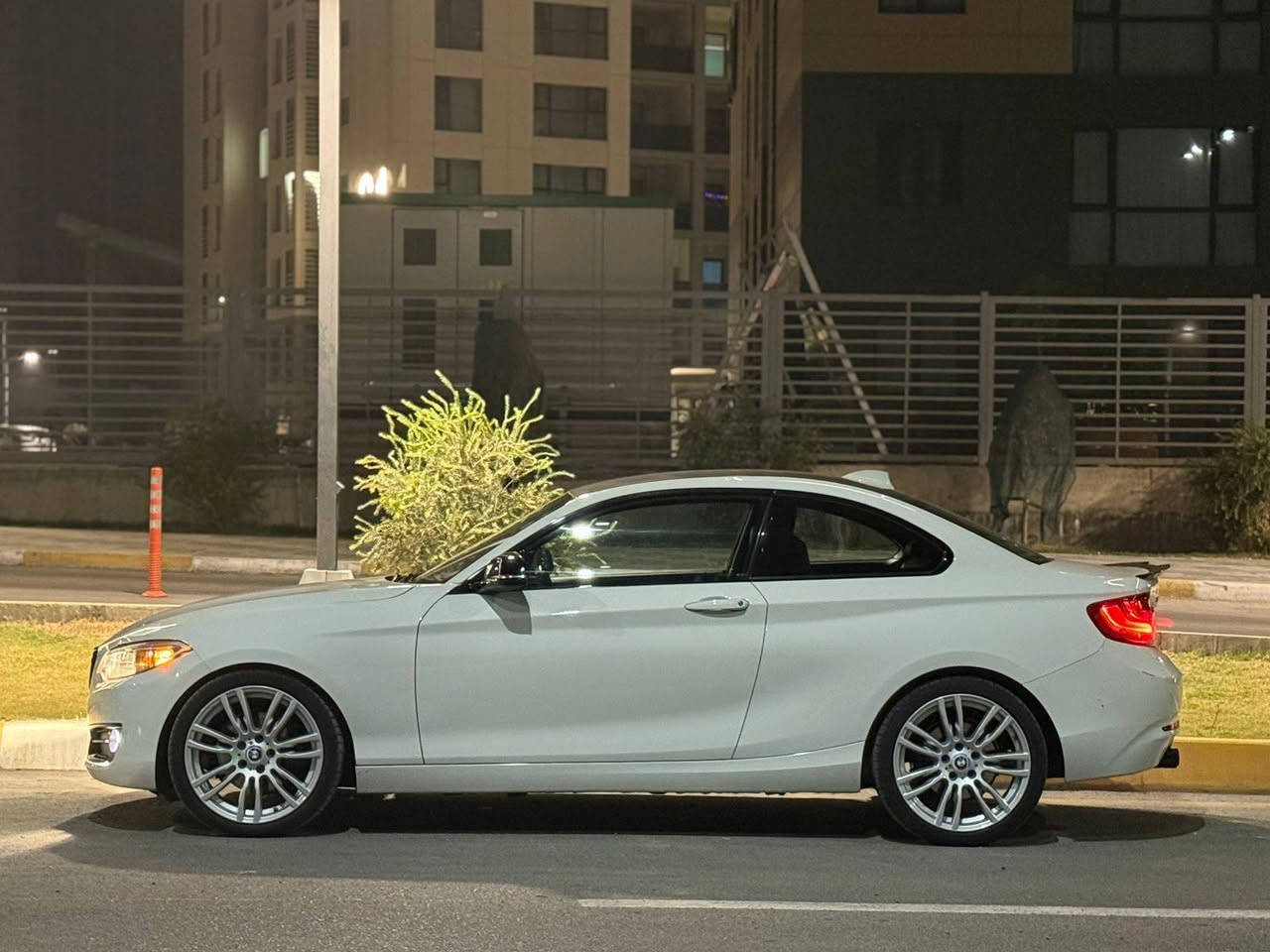 بي ام دبليو 230i 2017 

شباب السياره حادثه فقط ربع العداميه الاماميه بدون حادث من جوا ولا اي شيء وبدون ايرباك وبدون صبغ السياره ابد بيه ربع الجاملغ اليمنه الامامي بارد هنا ب بغداد مو من امريكا

السياره ماشية 58 الف ميل 

جديدة وكامله صدر امامي وخلفي تخم تاير باتري دهون وفلاتر وكلشي السياره مابيه مصرف دينار 

اني مغلف القمارة كاربون فايبر وجنح كاربون 

مكان السياره بغداد المنصور 

***********
