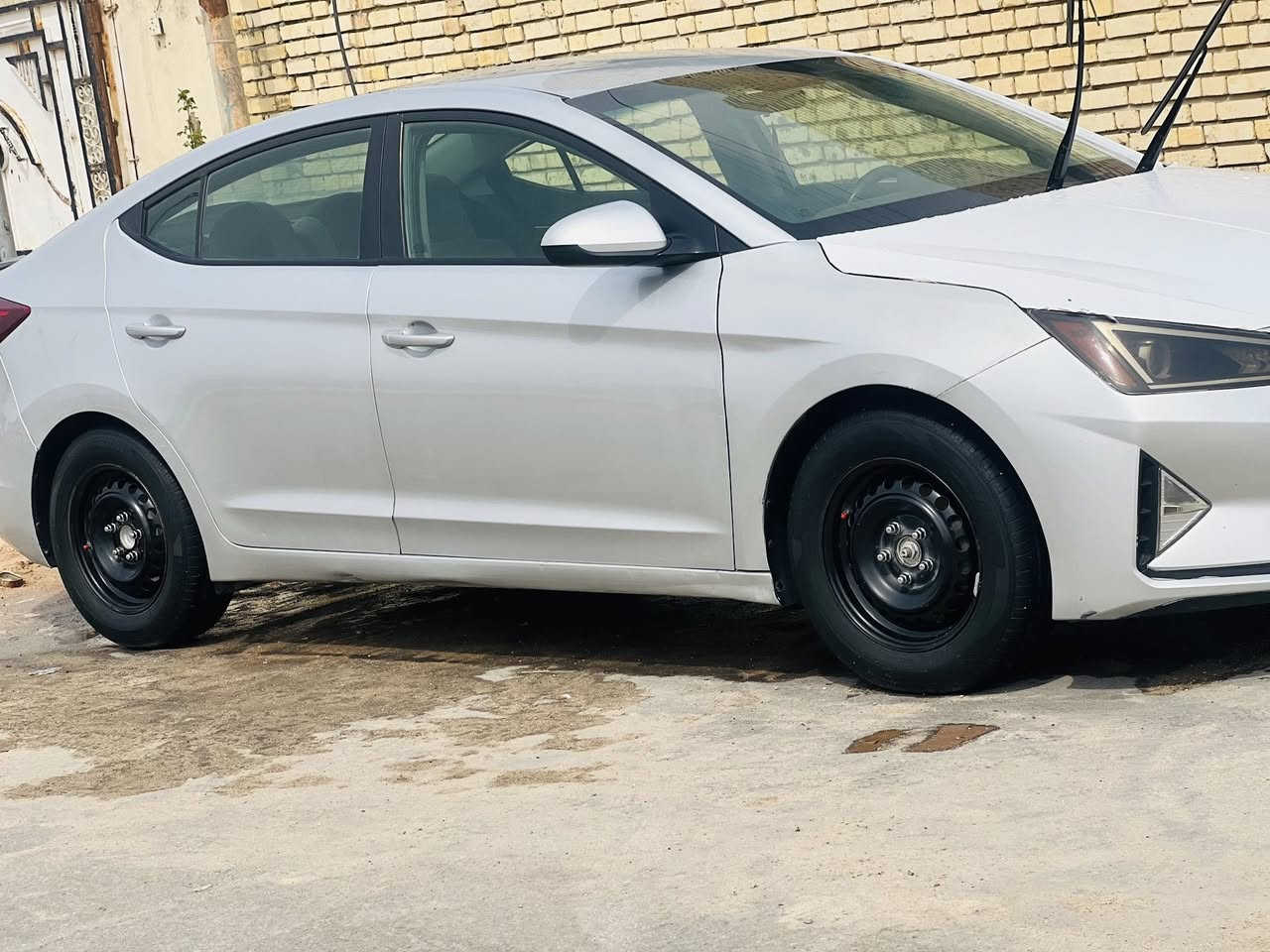 سلام عليكم النتره ٢٠١٩ سياره جهزه من كلشي رقم معوقين بعد ٣اشهر تصير حره وكاله عمامه انه أدور سياره حدثه بنيد وجملغ أبيع أو مروس  السعر ١٣٠ وبيه مجال ***********
