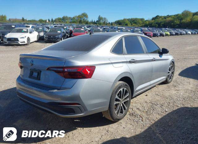 السلام عليكم :
مروس بيع 
جيتا : موديل2023
كير : عادي ٧ نمر 
ماشي / ١٩ /ميل 
ا———————————————
ضرر : 
 جاملغ امامي وشبر من البابه 
شرط بدون دواخل 
ا———————————————
مواصفات : 
شاشة - كاميرة / رادار - تحديد مسار / ليد - نضام ايكو
هاند بريك : بصمه / سويج  - ويل كروم 
السيارة جديده ومابيها نقص 
ا———————————————
مكان السيارة : رمادي /بغداد كاظميه
السعر :135/$
موبايل : ***********
