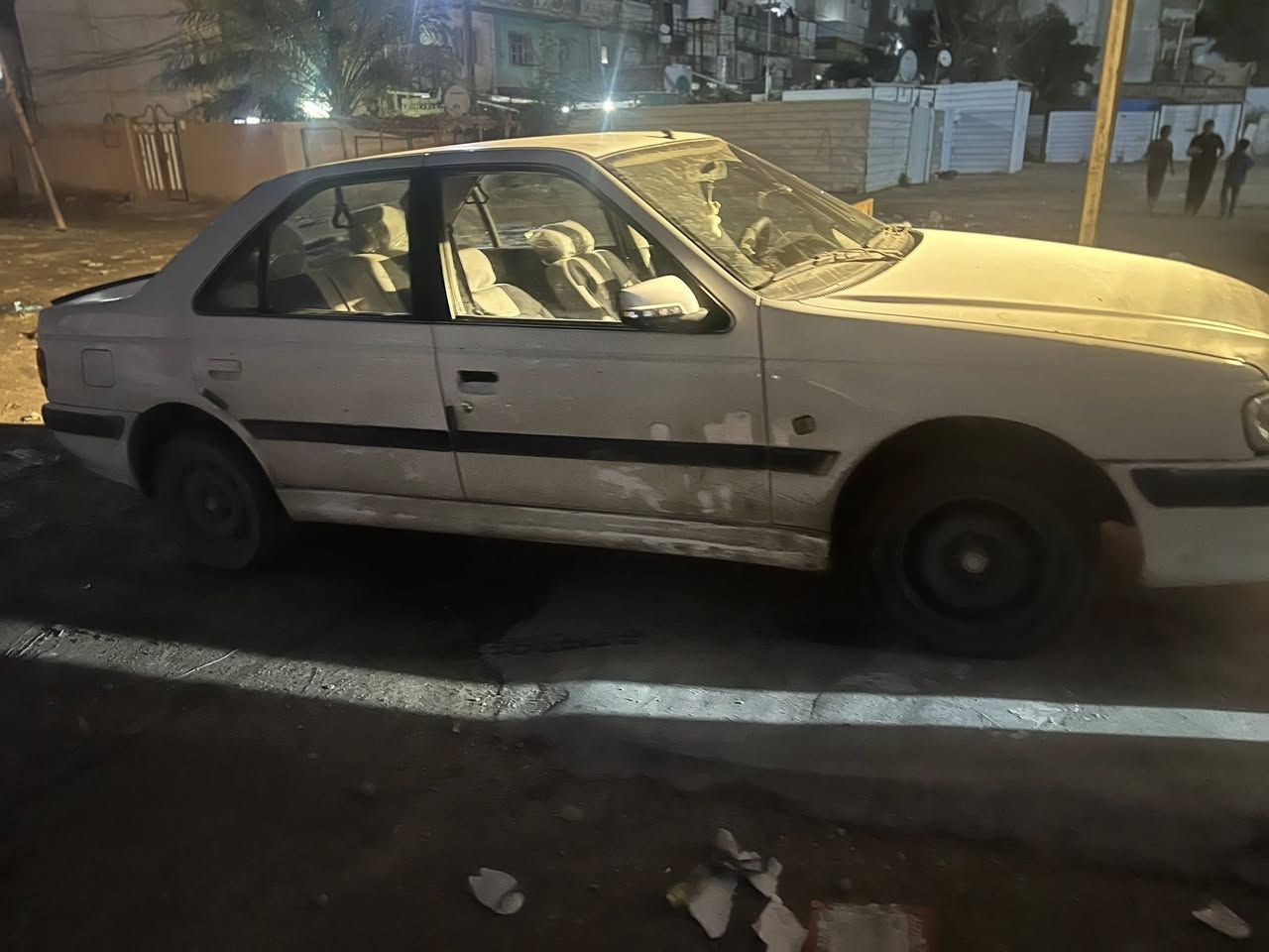 بيجو بارص خصوصي رقم نجف.
بيها. جاملغ جهة السايق شبر وبيها. جامع خلفي. وطخة باب خلفي جهة العبري. 

سيارة نظيفه وخير من الله مكينه وكير كفاله لاتبخير ولا تنقيص. شاشه اصليه شادلها ب٣٠٠. وبيها نشره مخفيه بلبيبان سياره تراي وين متريد. لايت انون اصلي مازدات زوج جدد راديت جديد   مكاني كربلاء.  السعر. ٥٠ وبيها مجال للتواصل خاص. او ***********.
