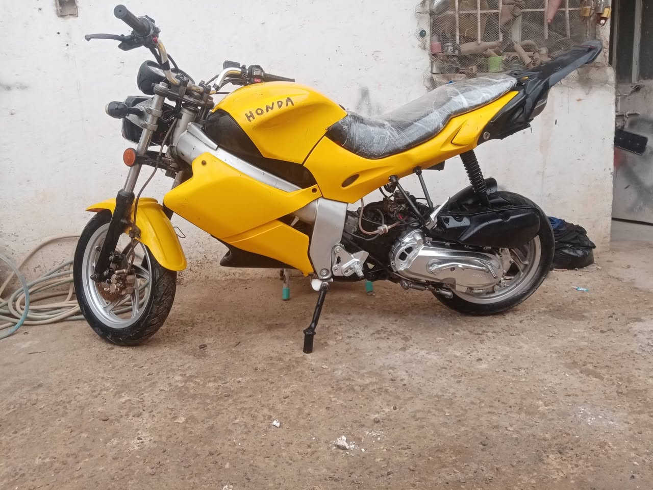 دراجه وتماتيك هونده كروم موديل ١٨ بيهه أوراق كلهه شغال فقط سلف مايشتغل سعر ٨٥٠ مكاني ديالى بعقوبة ***********
