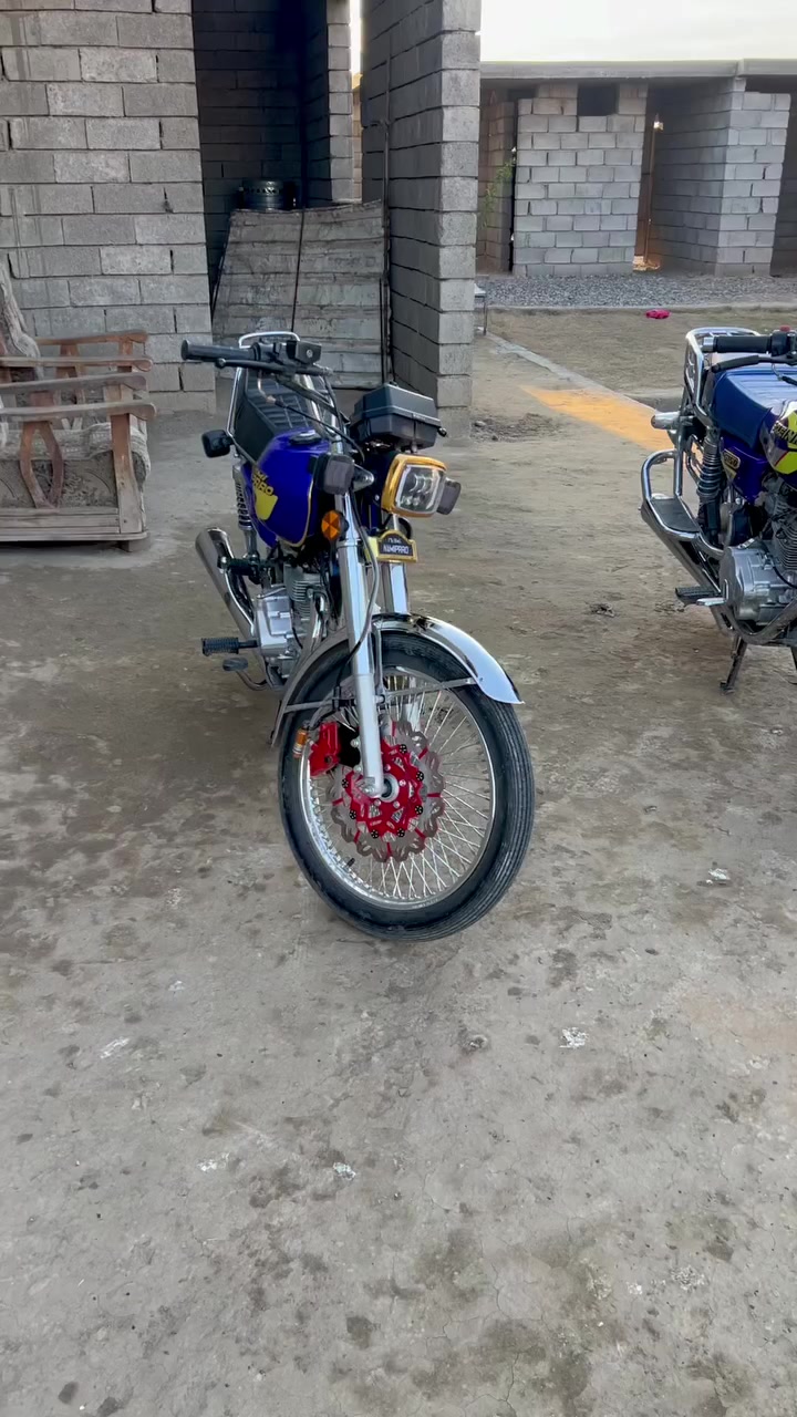 شباب تفاصيل داخل الفديو
***********
