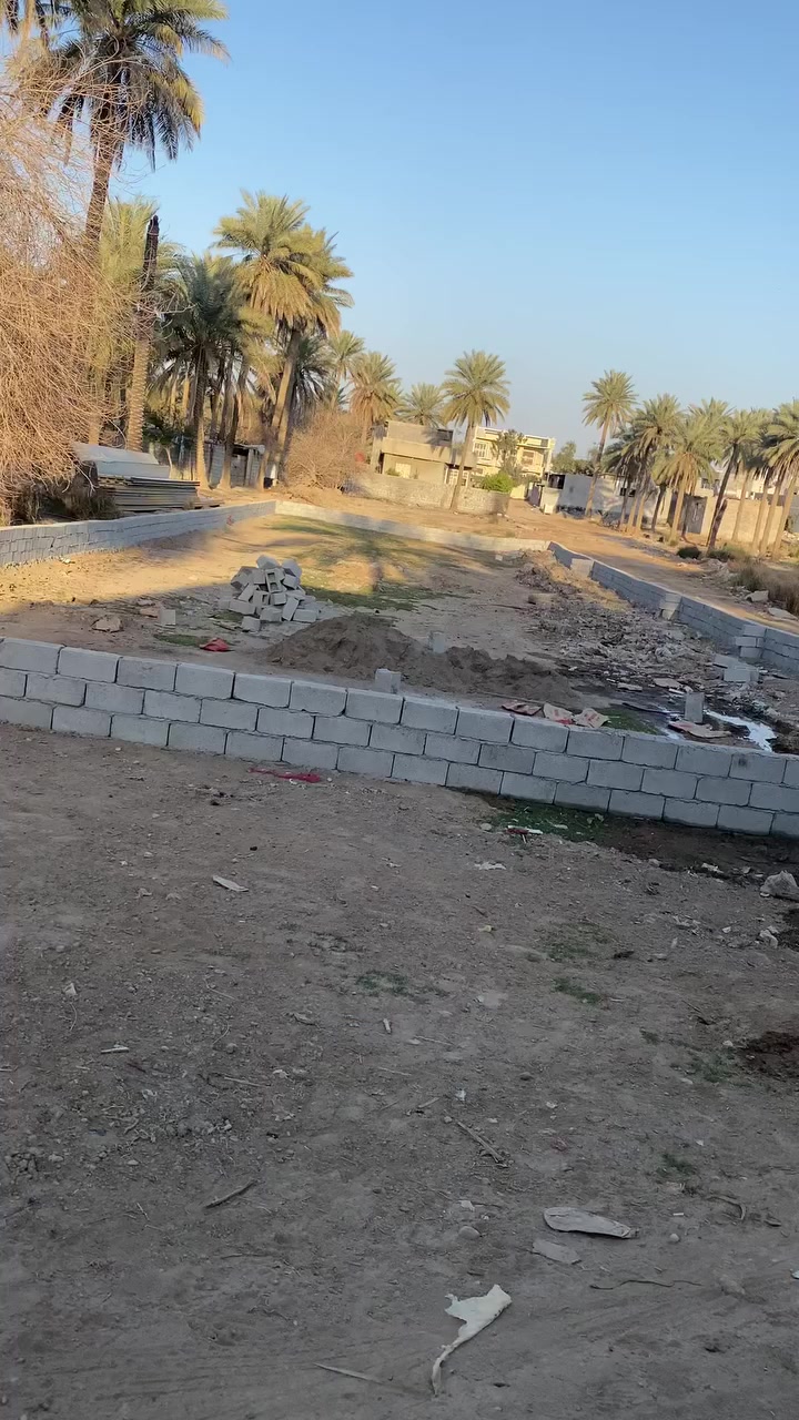 السلام وعليكم عندي قطعة 400 متر واجهية 28 ونص متر ونزال 14 تريد 200 لو 400 بكيفك مقابيل بعقوبة مقابيل حي المعلمين شارع منتزه الجديد نهايتة  يم جسر مشات  سند 25 كاتب عدل من صاحب سند خدمات كاملة 
***********
