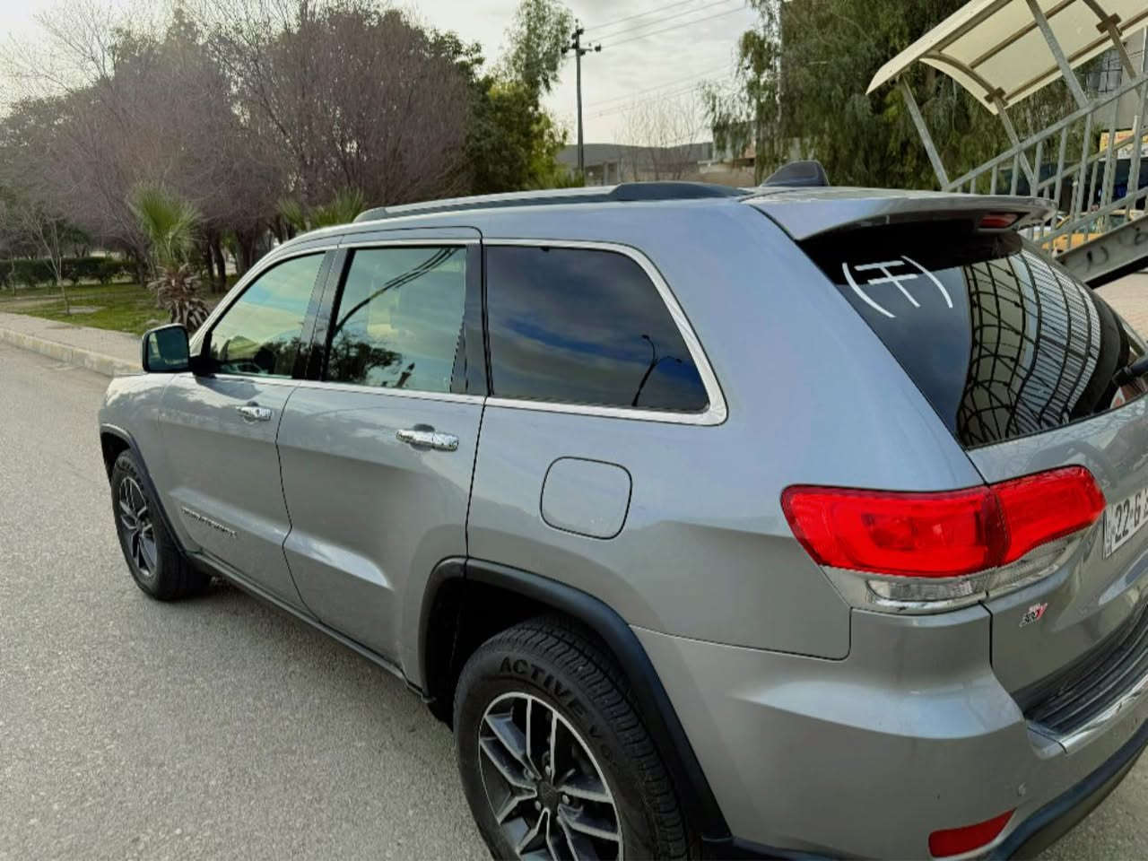 سلام عليكم جيب 2019 
مواصفات لمتد المعروفه 
كشن هيتر 
كشن كهرباء 
كشن جلد 
ستيرن هيتر 
كامرة دخول ذكي والبقيه المعروفه 
رقم اربيل 
داخله للعراق بدون حادث هنا صار بيها صبغ جاملغ وبنيد فقط صبغ بدون حادث 
بيع او مراوس حسب القناعه 
للاستفسار ***********
