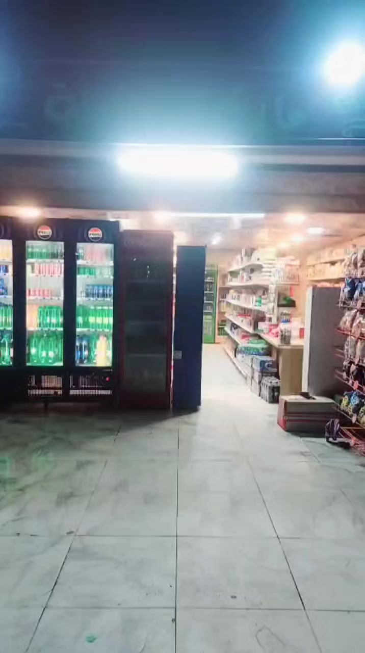 سلام عليكم اسواق للبيع بغداد المشتل غرب الكنيسه
تفاصيل الاسواق ايجاره 450 الف الامبير 150
.4 عارضات سطحيه  12 عارضه عموديه 3 للشركه
الشراي بي خير ويدلل اتصال ***********/
***********
