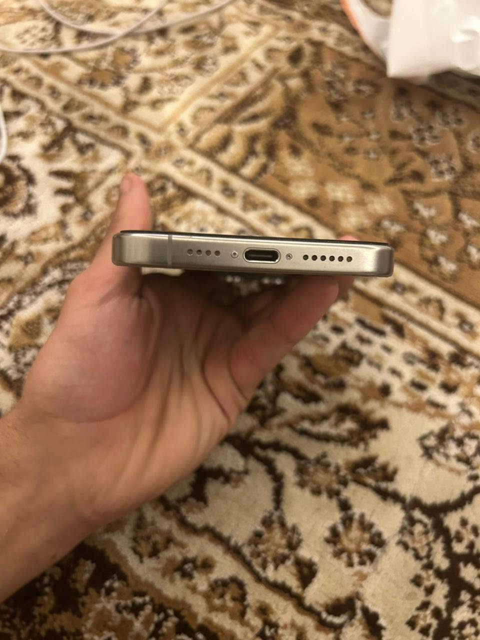 ايفون 15  برو ماكس
ايفون مستبدل بس شاشه مرفوعه شويه  بيه كسر مامبين كلش صغير 
مستبدل شاشه وكال مو اصليه 
جهاز تجي تشوفه اتفحصه نضيف من داخل لا شاشه شكل
ولا شي سلاسه قويه 
الذاكره 256
البطاريه81
السعر 700 بي مجال 
الرقم *********** 
 المكان بغداد
