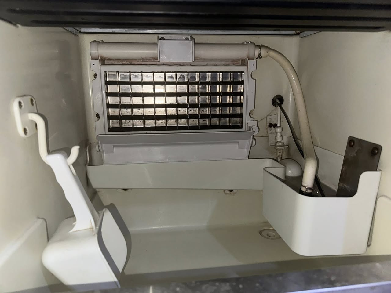 السلام عليكم
مكينة صانعة ثلج بلوري نظافه 100٪ استعمال موسم واحد وتركت العمل لا داخله صيانه ولاتصليح  مكانها السماوه


**إذا كنت صاحب هذا الإعلان وتريد حذفه لأي سبب، رجاءا أرسل رسالة إلى الدعم الفني**