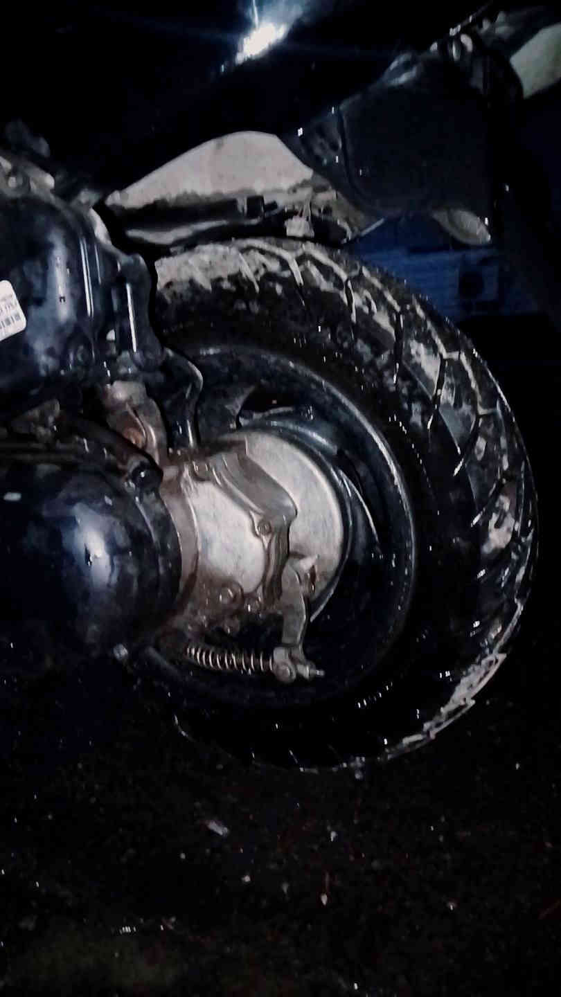 السلام عليكم دراجه سبيسي للبيع 
الدراجه شغاله بس ما تمشي 
1:اشاير شغاله
2:لايت عالي ناصي 
3:تايرات جدد 
4:سرعته100
5:تشتغل هندر 
الدراجه مثل ما موضح كدامكم حلوه ونظيفه 
يرادله شويه تعديلات
مكاني:بغداد البياع
السعر:300 وبيه مجال حك الجيه والتحميل 
#رقمي:***********بس وات ساب
واليجيني ما أقصر وياه أن شاء الله
