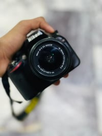 كامرة نيكون D5200 استعمال قليل  السعر 350 بيها مجال قليل 07847722436 م...