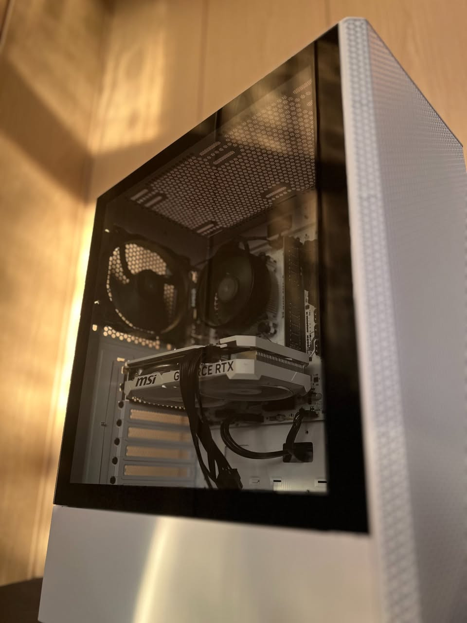 GPU: MSI Ventus GeForce RTX 4060 8gb (White)
CPU: Ryzen 5 3500X
MB: b450m (White)
RAM: 16gb 3200mhz
CASE: XPG Valor Mesh (White) السليمانية, العراق


**إذا كنت صاحب هذا الإعلان وتريد حذفه لأي سبب، رجاءا أرسل رسالة إلى الدعم الفني**