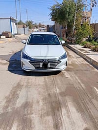 النترا  وارد امريكي  موديل  2019 رقم بغداد نكليزي محرك 2000 دوش محرك و...