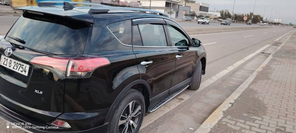 سلام علیکم تویوتا راف فور مودیل 2018 لون اسود سنویه جدیده ضررها بس شبر بارد بلــ صندوك و شبر بارد بونید محرك و كیر بشرط فول مواصفات سعرها 188وبیها مجال ***********
