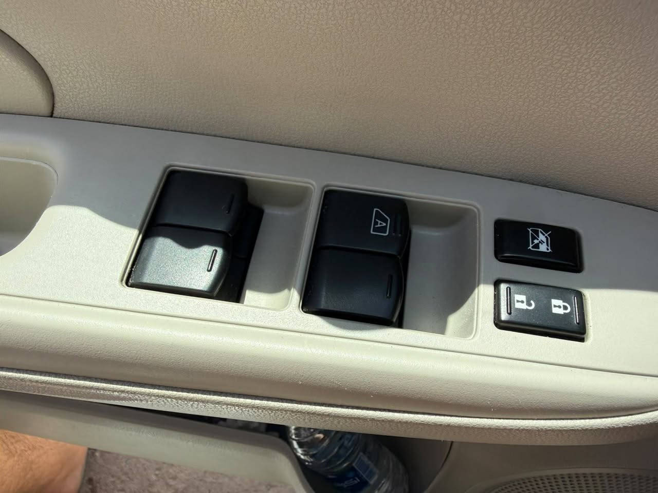 🚗 للبيع: نيسان صني 2024 (الهندي - المرغوبة) 🚗
​السلام عليكم شباب.. عارض سيارتي للبيع وبمواصفات توب ونظيفة جداً بحالة الوكالة:
​🔹 الموديل: 2024 (الهندي - المونتاج المرغوب، أم البليتة الزرقاء).
​🔹 المسافة المقطوعة (الماشية): 12 ألف كم فقط (شبه زيرو).
​🔹 الرقم: أربيل.
​🔹 حالة البدي: مكفولة من الصبغ والبارد (بحالة الوكالة) 🛡️.
​✨ المواصفات (فول مواصفات):
​☑️ شاشة بلادية أصلية.
​☑️ تحكمات ستيرن كاملة.
​☑️ ويلكاب بلادي مميز.
​☑️ 4 جامات كهرباء.
​☑️ اريال الزعنفة الخلفي المميز.
​السيارة بحالة الوكالة، ما تحتاج أي مصروف، وجاهزة للتحويل مباشرة.
​📌 المكان: بغداد - المنصور
💵 السعر: 125 ورقة (دفتر و25 ورقة)
📞 للتواصل والاستفسار (واتساب فقط): ***********
