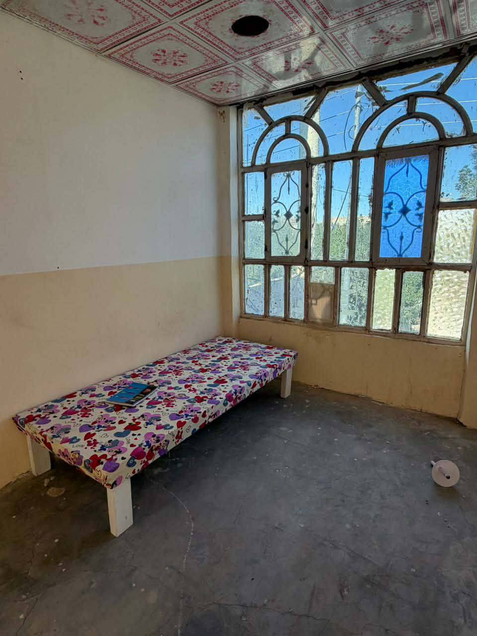 دار 🏠 للإيجار 100 متر
طابق ونص 
 قرب جامعة الكفيل، يبعد فقط 3 دقائق مشي عن الجامعة. يصلح سكن طلاب او عائله 

3 غرف صحيات 2
البيت مؤثث بالكامل ويحتوي على:
 • طباخ
 • غسالة
 • كاونتر
 • مجمّدة
 • أسره
 • براد
• مغسله 
• ثلاجة
السعر 300 الف


**إذا كنت صاحب هذا الإعلان وتريد حذفه لأي سبب، رجاءا أرسل رسالة إلى الدعم الفني**