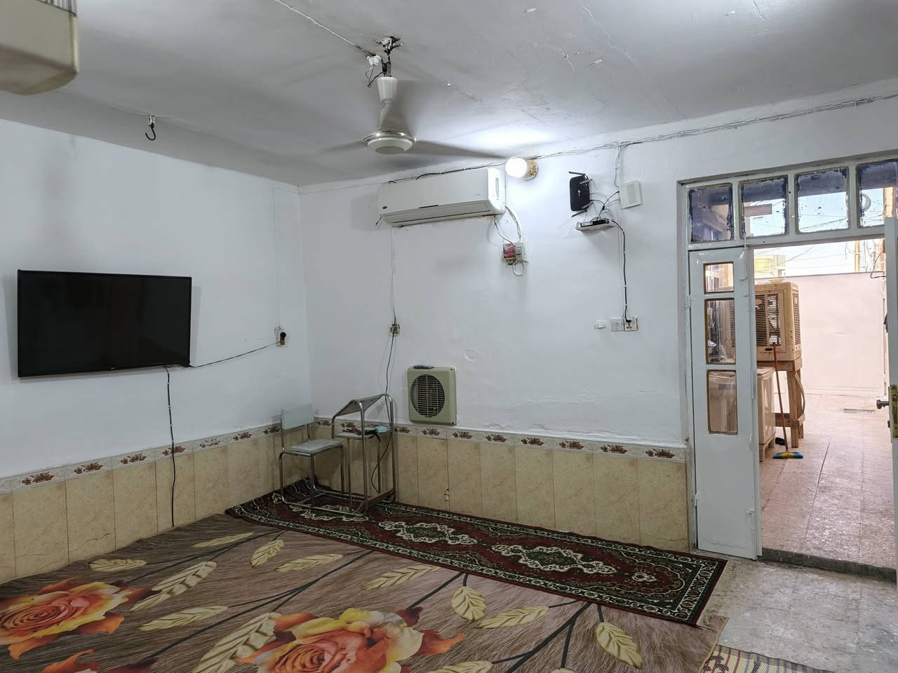 بسم الله الرحمن الرحيم  دار للبيع مساحه ١٠٠م حولي خلف مول نصر الله رقم العقار ٧٠٠١٣ خدمات كامله  العقار بأسمي تواصل خاص أو تليفون ***********
