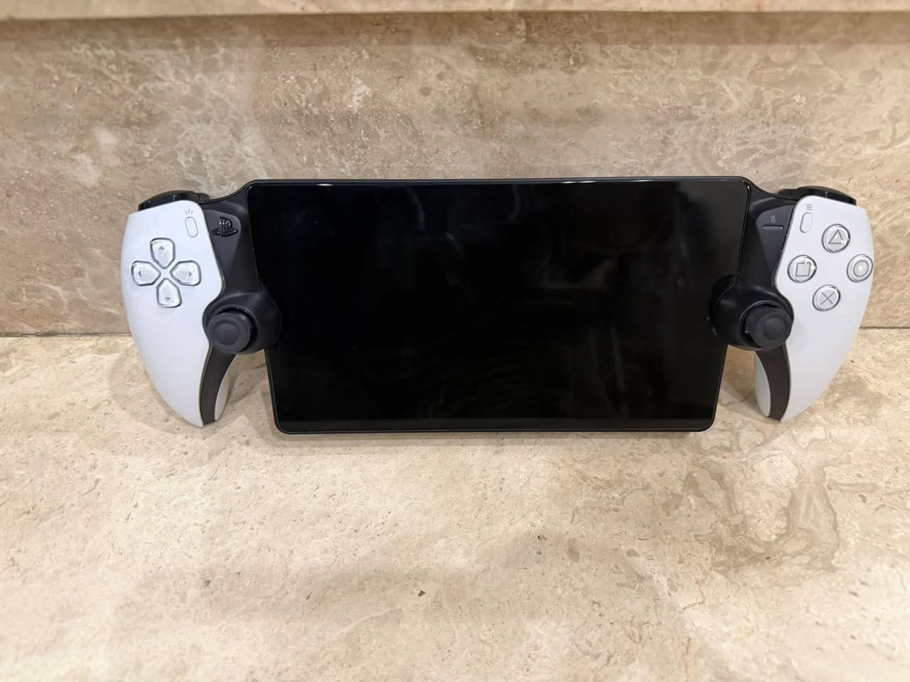 سلام عليكم ، بلي ستيشن بورتال استخدام قليل جداً جداً مع كامل ملحقاته ومع لاصق حمايه للشاشه ب 275 وبي مجال وتدللون


**إذا كنت صاحب هذا الإعلان وتريد حذفه لأي سبب، رجاءا أرسل رسالة إلى الدعم الفني**