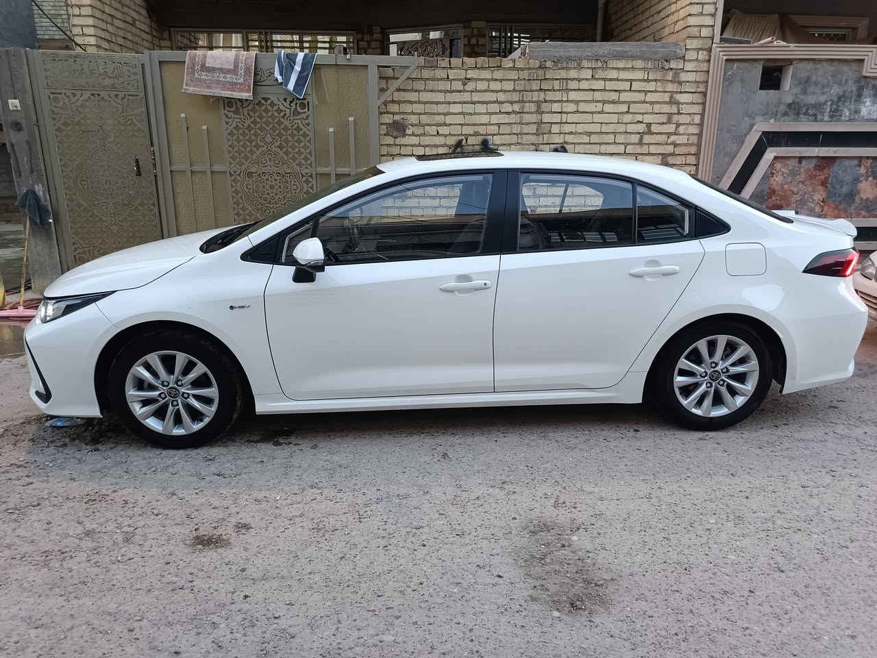 للبيع

تويوتا كورلا HEV هايبرد الشكل الخليجي 2024 كفالة عامة السيارة نضيفة جداً وبعدها على وضع الشركة  
السيارة داخلة ضمان شركة (كير ومحرك وبطارية) 

المواصفات :
محرك 1800
فتحة سقف 
مثبت سرعة
رادار امامي  
قيادة ذاتية
بصمه عدد 2
حساس أمامي خلفي
4 جام اوتو 
3 وضعيات قيادة 
نظام مانع انزلاق
انارة LED امامي خلفي 
هاند بريك كهرباء 
الكشنات جلد
كاميرا 
تبريد قطعتين 
تحكم ستيرن جهتين 
عداد ديجيتل 3 اشكال
شاشه أبل كاربلي الكبيرة
الرقم الجديد بغداد 11 
 مال جناي وبالعافية على الياخذها 
تحويل ثاني يوم 
السيارة ماشية 47 الف كم 
السعر 150$ ورقة وبيها مجال بسيط للشراية 
مكاني بغداد الدورة  
للأستفسار الاتصال على الرقم : *********** متوفر واتساب

