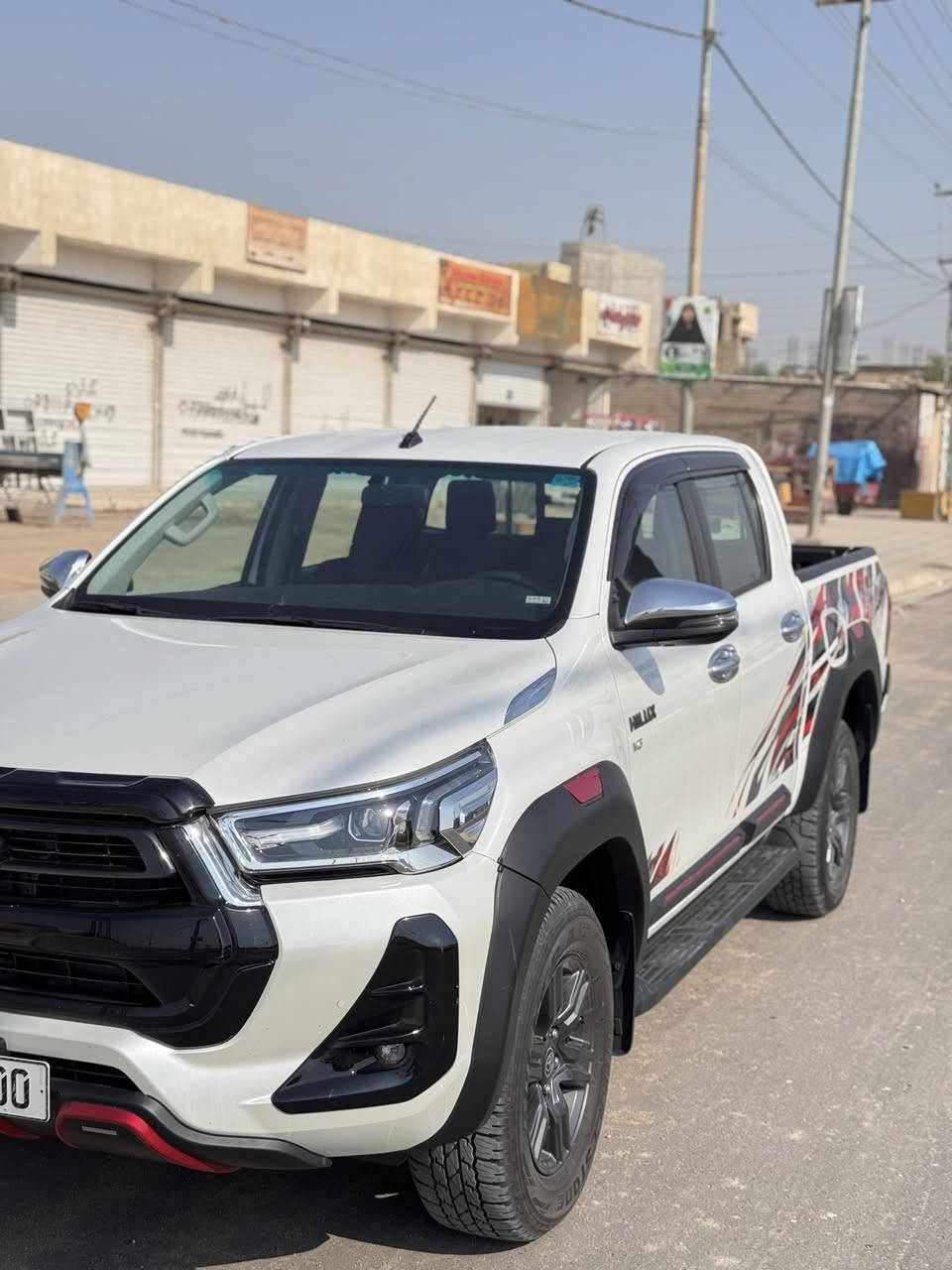 سلام عليكم اخوان بيكم تيوتا هايلوكس 2025TRDسياره إقصاد ماشيه 20الف سياره جديده على وضع لوكالة مكفوله كفاله عامه السعر 395$ عنوان البصره الدير رقم ***********
