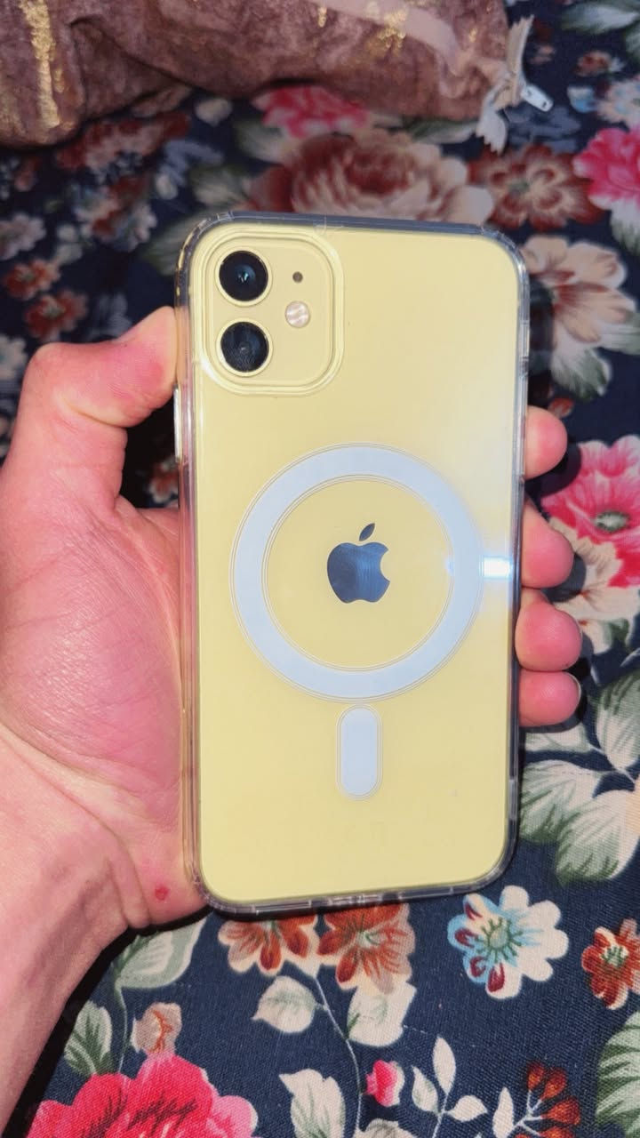 سلام عليكم اابرو عادي شرق اوسط نضافه٩٠ بطاريه ٧٤ ذاكره٦٤ تك شريحه وصيرها شريحه اكترونيه كامل ملحقاته تواصل ***********
